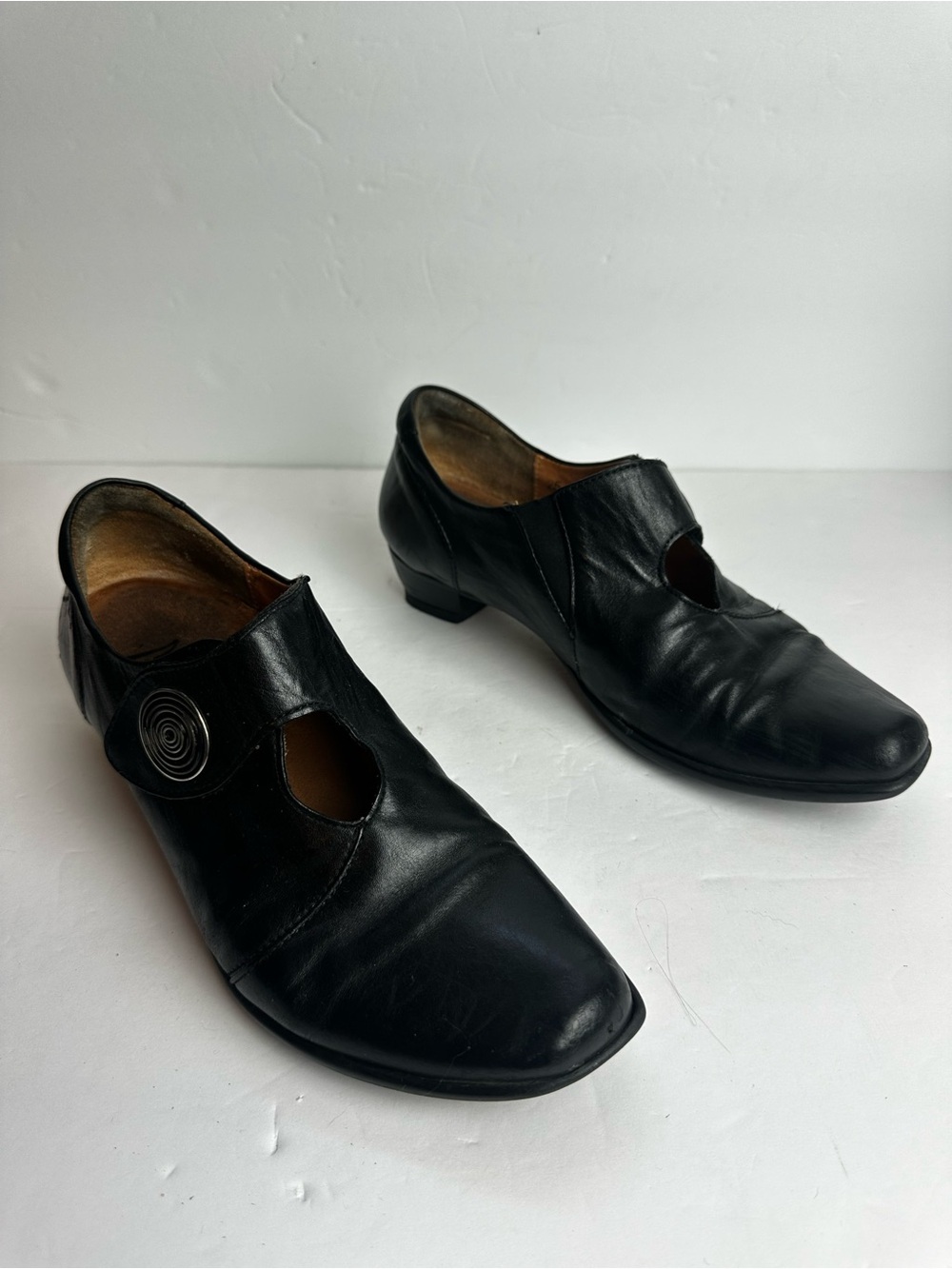 Think! Pump Loafer Women's 9 EU 40 Black Witchy Whimsy Almond Toe Leather